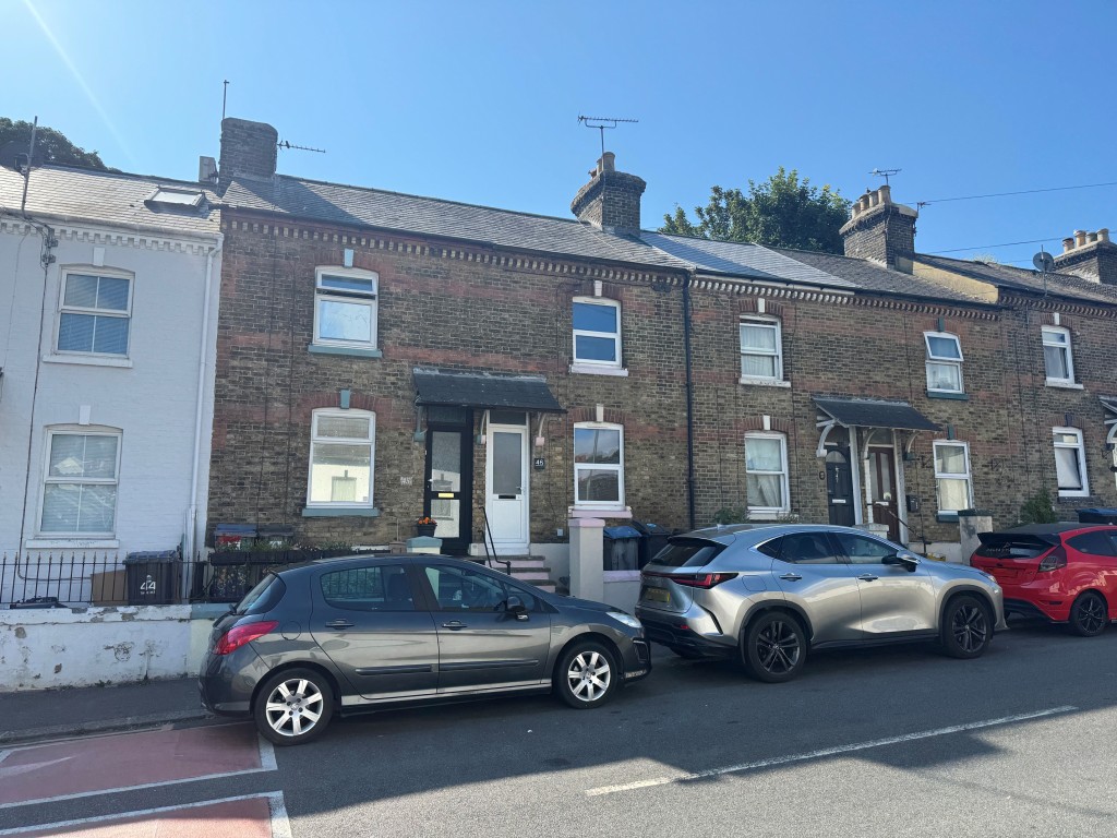 Lot: 202 - THREE-BEDROOM TERRACE HOUSE FOR IMPROVEMENT - Front of property